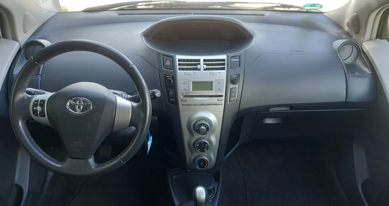 Toyota Yaris cena 12999 przebieg: 140000, rok produkcji 2008 z Tuchola małe 232